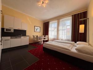 a hotel room with a large bed and a kitchen at Residenz Royal in Gmünd +42 photos