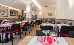 a restaurant with tables, chairs, and tables at Hostal La Vila in Olot