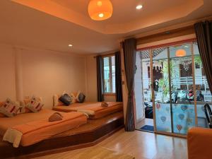 two beds in a room with a balcony at ลุงชีพบ้านพัก เกาะล้านLoongcheeb House in Ko Larn +52 photos