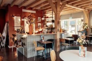 a restaurant with tables and chairs in a room at Granny's B&B in Kapelle