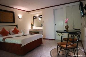a hotel room with a bed and a table with a table at Splash Mountain Resort & Hotel in Forestry +59 photos
