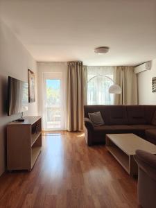 a living room with a couch and a table at MaMa Apartment in Seredʼ