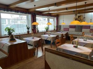 a restaurant with tables and chairs in a room at Gästehaus -Pension Edelweiss in Vent