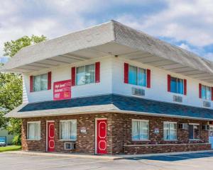a building with red and blue windows at Rodeway Inn Kalkaska in Kalkaska