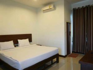 a bedroom with a bed in a room at Cindia Resort in Phun Phin +19 photos