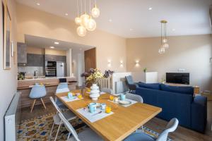 a living room with a table and a blue couch at Hotel La Terraza in Miño