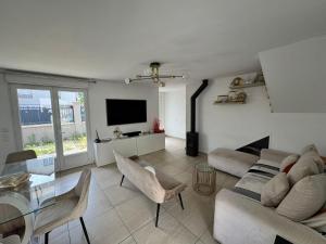 a living room with a couch and a glass table at Emmanuel INN 4 in Drancy