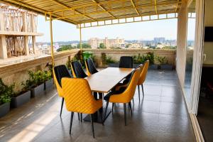 a table and chairs on a balcony with a view at DEO SIGNATURE SUITE Hotel in Rānchī