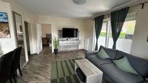 a living room with a couch and a tv at SONNENSEITE 2 in Laboe