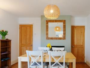 a dining room with a table and chairs and a mirror at Loreto in Freshwater