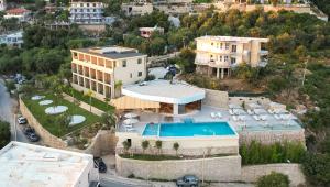 an aerial view of a house with a swimming pool at Aurum Hotel in Palasë