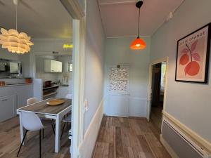 a kitchen and dining room with a table and chairs at Meublé paisible in Tonnerre