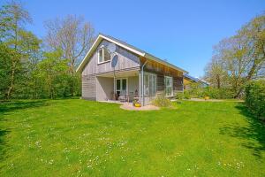 a house with a large yard in front of it at Vakantiehuis Zeevogel - Julianadorp aan Zee in Julianadorp +51 photos