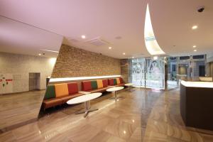 Posezení v ubytování SARASA HOTEL Shinsaibashi