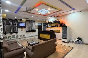 O bucătărie sau chicinetă la Hotel Albie Stay,Near Railway Station Chandigarh
