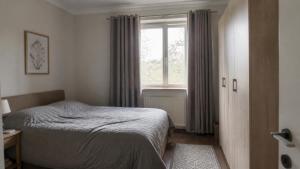 a small bedroom with a bed and a window at Boehring Apartments in Dötlingen