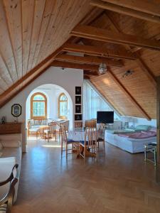 a large living room with a table and chairs at Johannesburg in Révfülöp