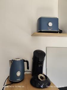 a coffee maker and a toaster sitting on a counter at Ty eno in Plourin