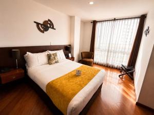 เตียงในห้องที่ Hotel Casa Galvez