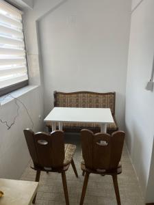 a table and two chairs in a room at Apartman Jovana in Bečej