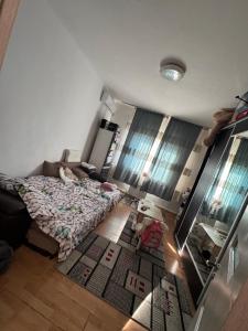 a small bedroom with a bed and a mirror at Mamaia Sea Breeze Garsonieră in Constanţa