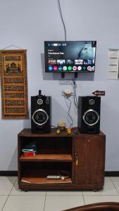 a entertainment center with two speakers and a flat screen tv at Bromo Jay House Homestay I in Sukapura