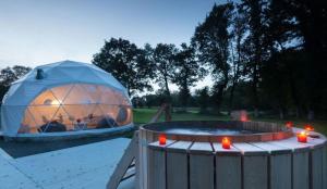 a iguana tent and a hot tub with people in it at Domaine Arvor & Spa in Lanvallay