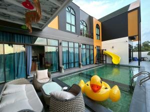 a swimming pool with a rubber duck in a house at ซันไบร์ท พลูวิลล่า 2 in Ban Huai Yai