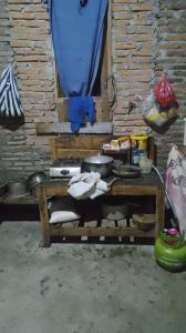 a room with a table with pots and pans at Mini outlit in Puloasem