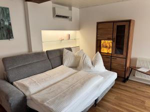 a living room with a bed and a couch at Ferienhaus Schmiedweg 10 in Altmünster