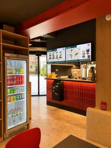 a fast food restaurant with a counter and a refrigerator at Tudel in Andorra la Vella