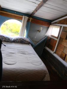 a small room with a bed and a window at Dali in La Pedrera