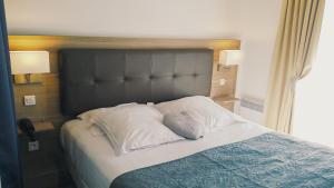 Ліжко або ліжка в номері Hôtel Les Comtes de Pardiac