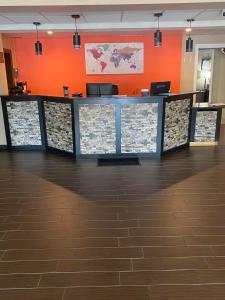 a lobby with orange walls and a reception desk at Jonestown Inn in Jonestown