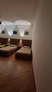 a room with three beds in a room at F3 de luxueux in Bejaïa +2 photos