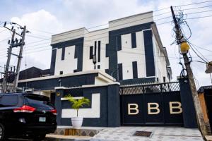 a building with a car parked in front of it at BBB Luxury Apartment in Amuwo