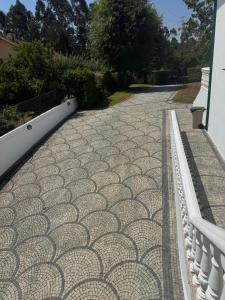 a walkway with a tile pattern on the side of a building at Onde a tranquilidade Reina in Recarei