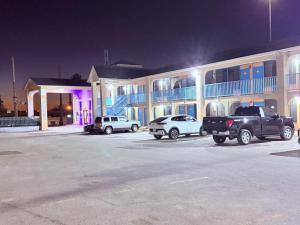 a parking lot in front of a building at night at EXECUTIVE INN & SUITES HIGHWAy US 59 in Lufkin