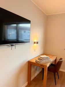 a room with a wooden table and a window at City Event Hotel in Dinslaken