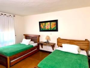 a bedroom with two beds and a table with a lamp at Fincas Panaca Herreria 23 in Quimbaya