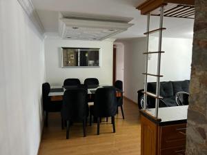 a dining room with a table and black chairs at Luxurious Stay con 3 habitaciones in Bello