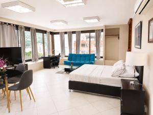 a bedroom with a bed and a living room at Apartamentos - Torre de Cali in Cali