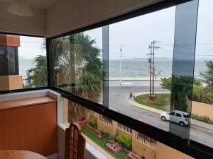 a room with a view of the ocean at Apto RE 1 in El Morro de Barcelona