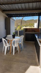 a patio with a table and chairs and a kitchen at Casa de los Cerros II in Vaqueros +9 photos