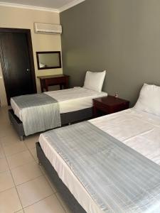 Postel nebo postele na pokoji v ubytování Arbor Vitae Hotel