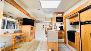 Cuina o zona de cuina de Riverside Resort & RV Park