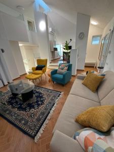 a living room with a couch and chairs at B&B Remì in Gemmano