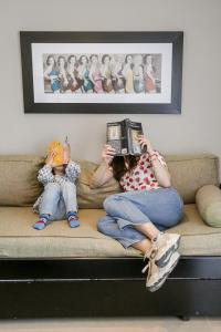 a woman taking a picture of a child on a couch at Mar del Este in San Bernardo