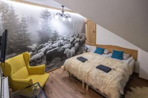 a bedroom with a large painting of a herd of sheep at Gudere house in Enfield Lock