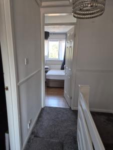 a hallway with a room with a bed and a window at 2BR home in Twickenham in Hounslow